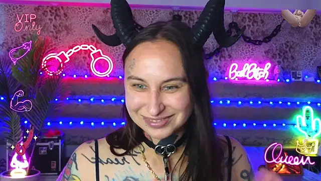Snapshot of Cool_Freak_ chatting on 06-05-26, 10:10 Cool Freak online show from 06-05-26, 10:10