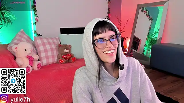 Snapshot of _Jessy_Moon_ chatting on 02-15-26, 07:54 Jessy Moon online show from 02-15-26, 07:54