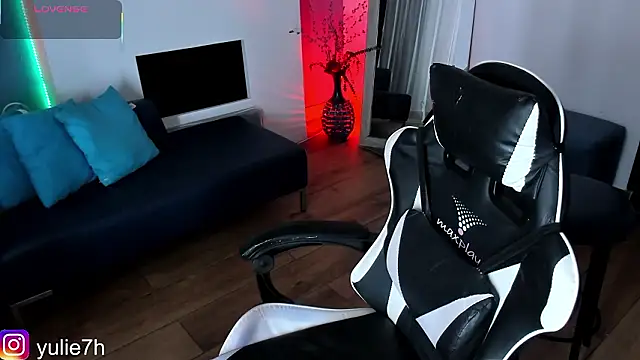 Snapshot of _Jessy_Moon_ chatting on 03-07-26, 07:33 Jessy Moon online show from 03-07-26, 07:33