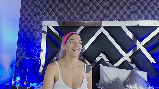 victoriaa lee  online show from 03-20-25, 07:35