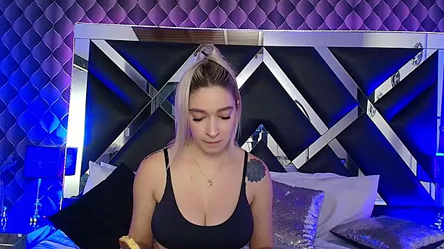 victoriaa lee  online show from 11-05-25, 12:21