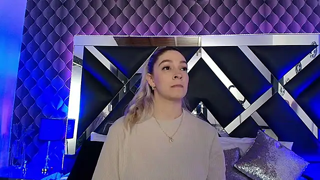 victoriaa lee  online show from 11-18-25, 08:35