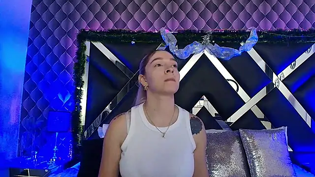 victoriaa lee  online show from 12-15-25, 06:56