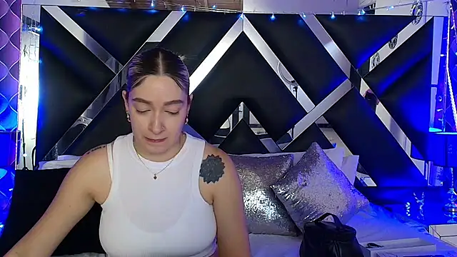 victoriaa lee  online show from 05-11-26, 07:11