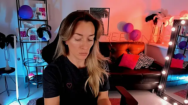 RebeccaMartinez online show from 12-23-24, 07:49
