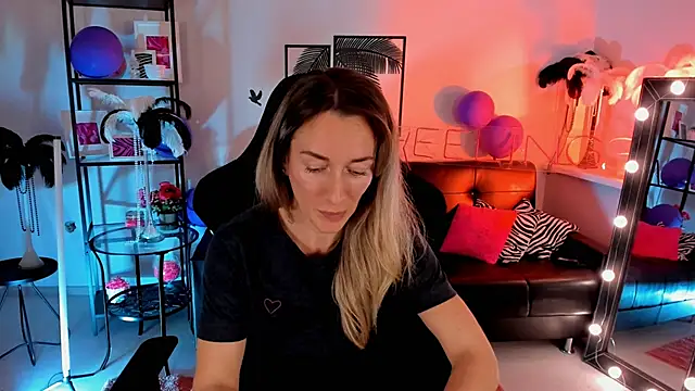 RebeccaMartinez online show from 12-23-24, 10:53
