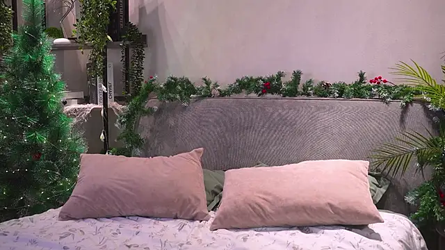 AuroraMari online show from 12-19-25, 11:23