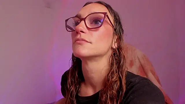 Snapshot of _lh_ chatting on 09-18-25, 01:35 lh online show from 09-18-25, 01:35