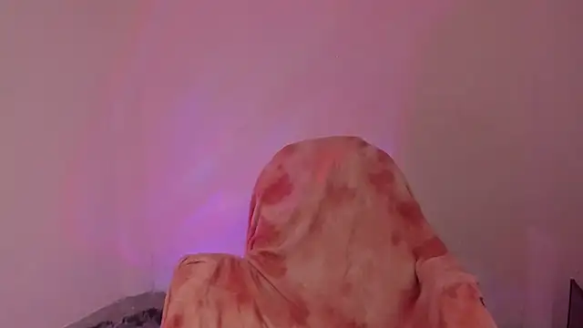 Snapshot of _lh_ chatting on 10-14-25, 01:12 lh online show from 10-14-25, 01:12