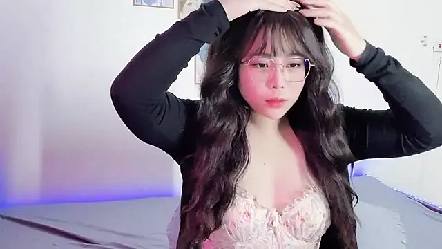   Lyly   online show from 01-17-26, 01:54