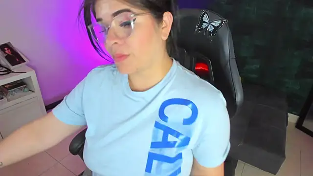 BellaFlaming online show from 01-16-25, 04:39