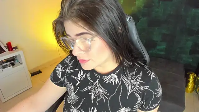 BellaFlaming online show from 01-28-25, 11:06