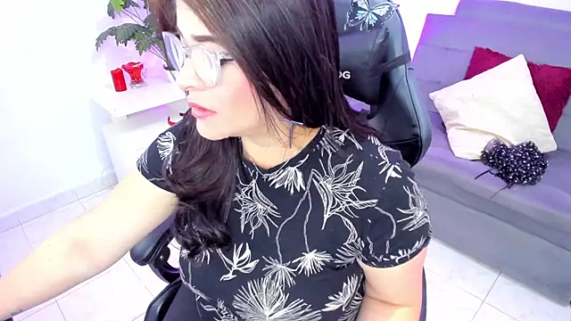 BellaFlaming online show from 02-10-25, 12:50