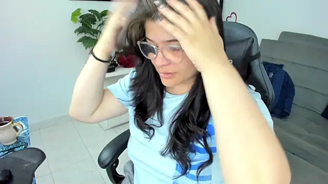 BellaFlaming online show from 03-04-25, 10:13