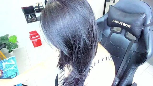 BellaFlaming online show from 11-25-25, 11:21