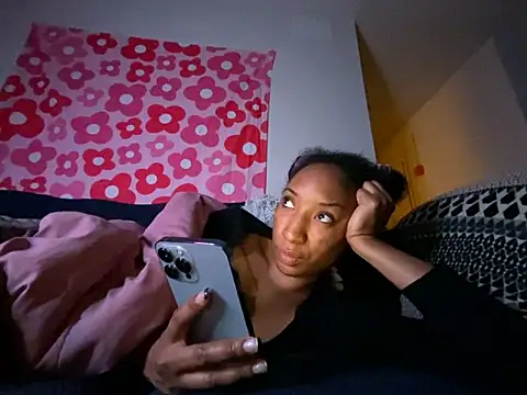 Snapshot of Iceblanca chatting on 10-13-25, 10:15 Iceblanca online show from 10-13-25, 10:15