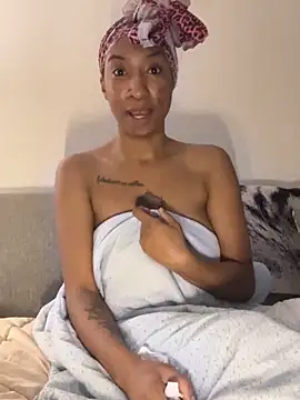 Snapshot of Iceblanca chatting on 10-27-25, 11:25 Iceblanca online show from 10-27-25, 11:25