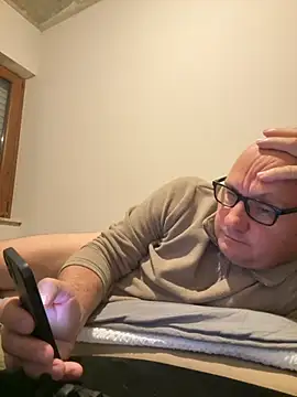 Snapshot of vanjbi45 chatting on 10-18-25, 05:10 vanjbi45 online show from 10-18-25, 05:10