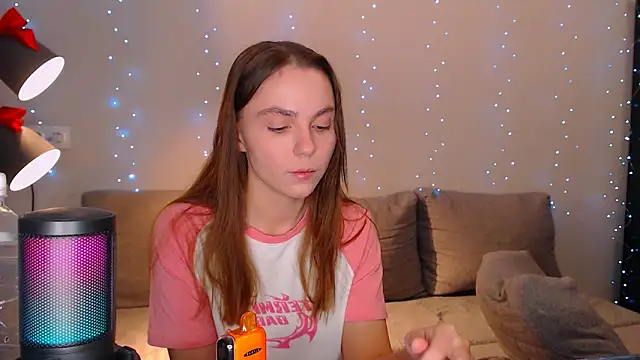 juliaanddima online show from 12-18-24, 10:35