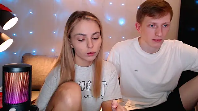 juliaanddima online show from 10-15-25, 10:43