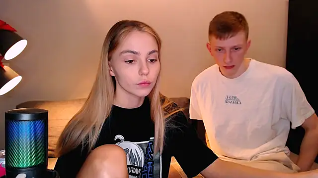 juliaanddima online show from 10-25-25, 09:42