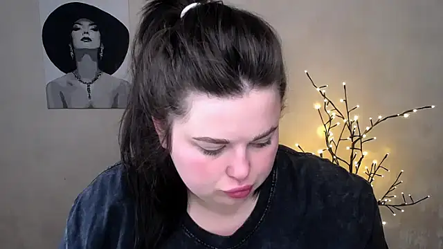 Emily Mo online show from 09-09-25, 05:40