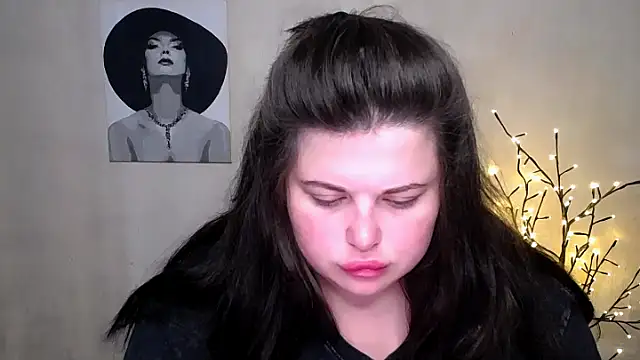 Emily Mo online show from 09-10-25, 05:51