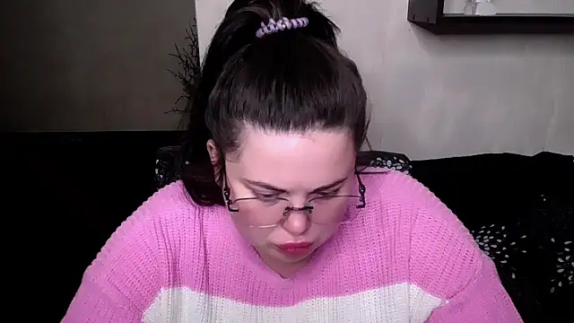 Emily Mo online show from 10-11-25, 06:01