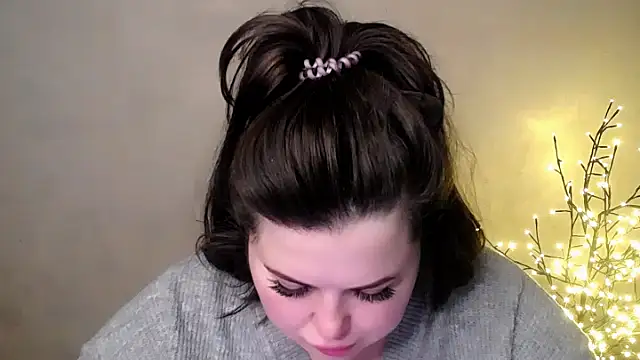 Emily Mo online show from 11-21-25, 06:34