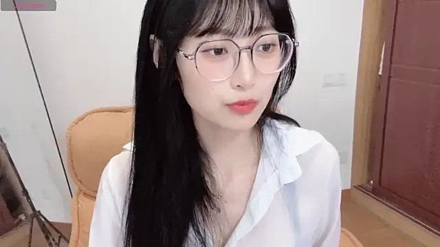 Snapshot of 4uoki chatting on 10-18-25, 05:35 4uoki online show from 10-18-25, 05:35