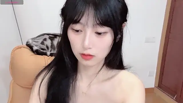 Snapshot of 4uoki chatting on 10-19-25, 02:18 4uoki online show from 10-19-25, 02:18