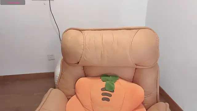 Snapshot of 4uoki chatting on 11-15-25, 04:25 4uoki online show from 11-15-25, 04:25