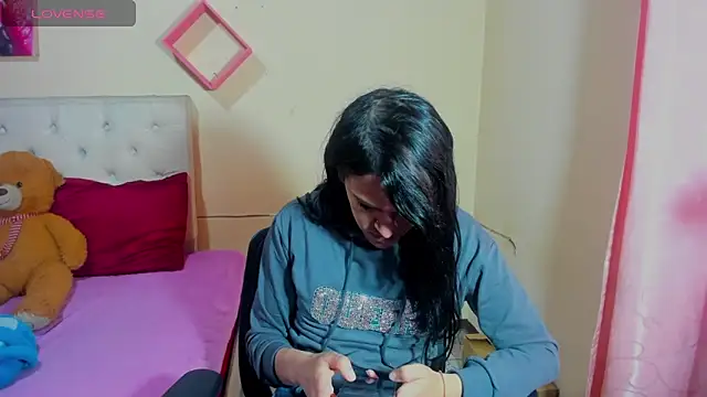 Snapshot of sweet1Girl chatting on 12-18-24, 01:56 sweet1Girl online show from 12-18-24, 01:56