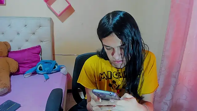 Snapshot of sweet1Girl chatting on 12-20-24, 12:05 sweet1Girl online show from 12-20-24, 12:05