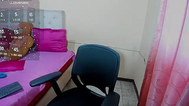 Snapshot of sweet1Girl chatting on 12-23-24, 02:17 sweet1Girl online show from 12-23-24, 02:17
