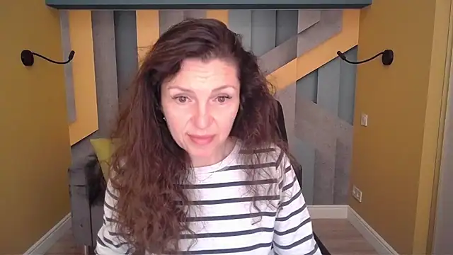Snapshot of EllaLong chatting on 03-29-26, 11:21 EllaLong online show from 03-29-26, 11:21