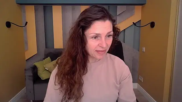 Snapshot of EllaLong chatting on 04-01-26, 11:33 EllaLong online show from 04-01-26, 11:33