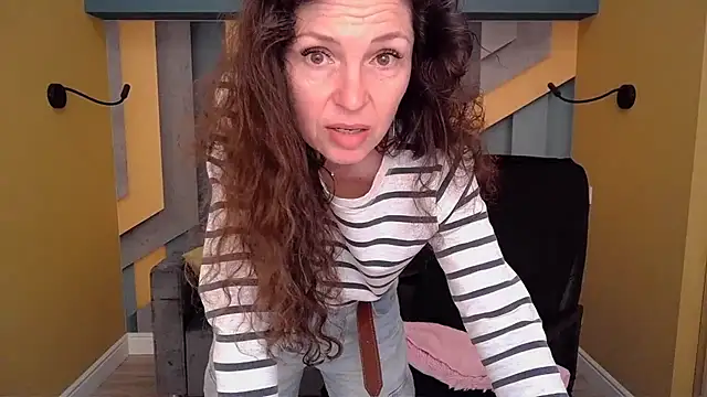 Snapshot of EllaLong chatting on 04-10-26, 11:37 EllaLong online show from 04-10-26, 11:37