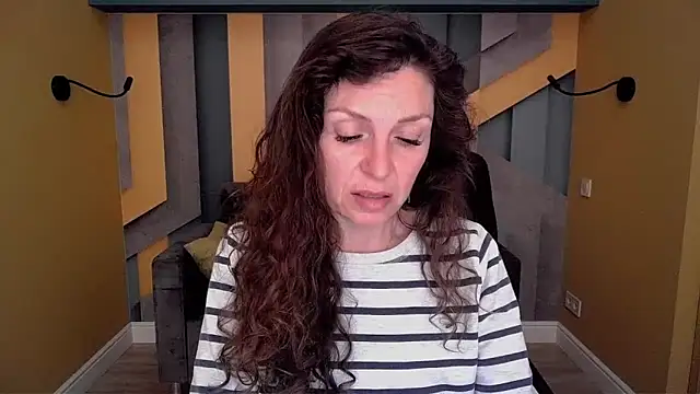 Snapshot of EllaLong chatting on 04-11-26, 11:36 EllaLong online show from 04-11-26, 11:36