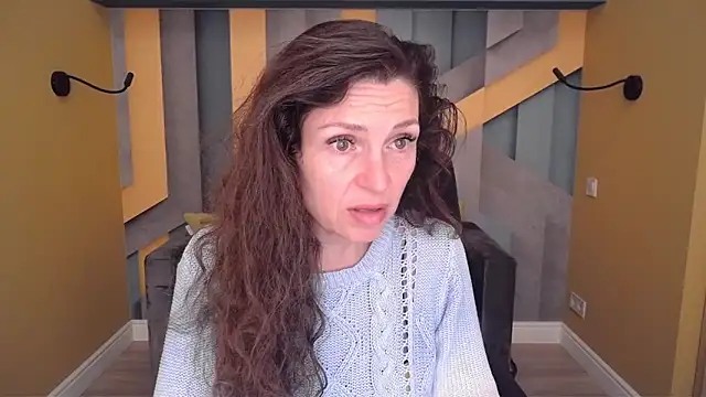 Snapshot of EllaLong chatting on 04-18-26, 11:25 EllaLong online show from 04-18-26, 11:25