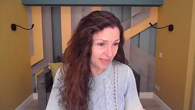 Snapshot of EllaLong chatting on 04-19-26, 11:42 EllaLong online show from 04-19-26, 11:42
