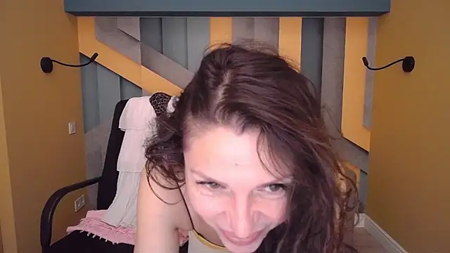 Snapshot of EllaLong chatting on 04-26-26, 11:41 EllaLong online show from 04-26-26, 11:41