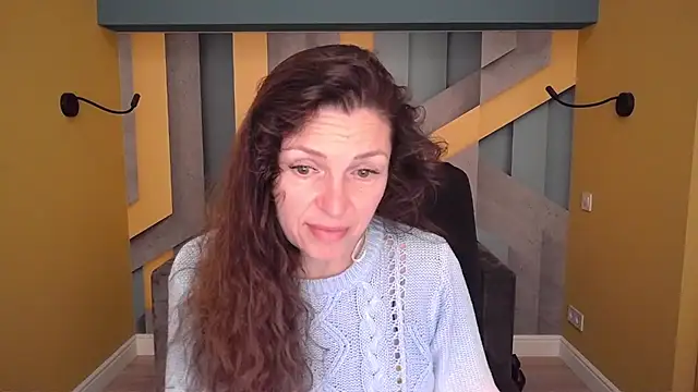 Snapshot of EllaLong chatting on 05-03-26, 11:27 EllaLong online show from 05-03-26, 11:27