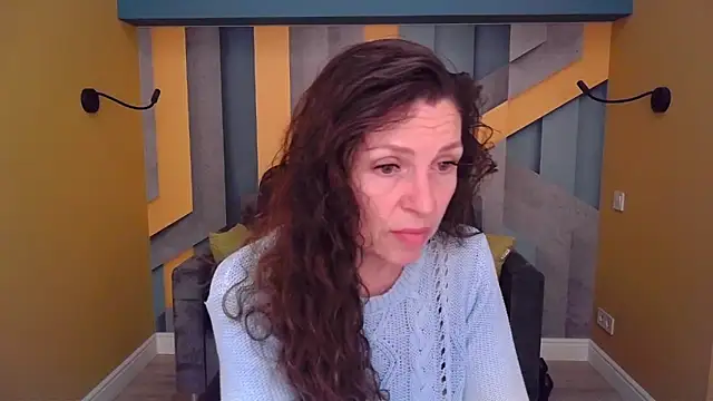 Snapshot of EllaLong chatting on 05-05-26, 11:29 EllaLong online show from 05-05-26, 11:29