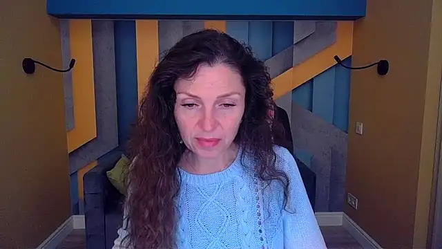 Snapshot of EllaLong chatting on 05-13-26, 11:29 EllaLong online show from 05-13-26, 11:29