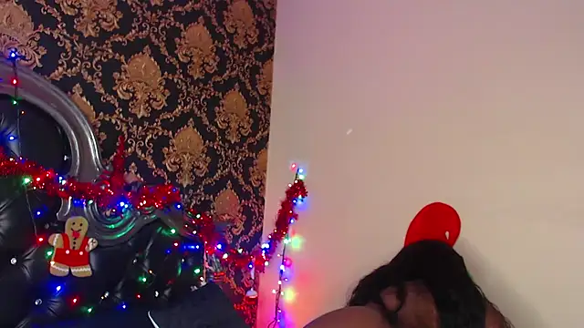 NaiaGils online show from 12-20-25, 04:36