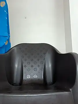 Snapshot of _surbhi_ chatting on 12-23-25, 04:10 surbhi online show from 12-23-25, 04:10