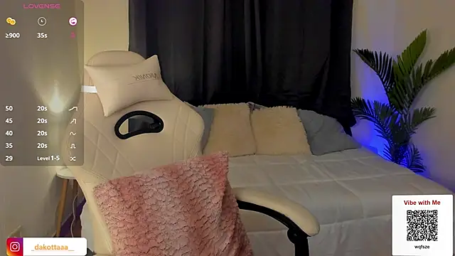 Snapshot of dakottaa_ chatting on 12-18-24, 10:57 dakottaa online show from 12-18-24, 10:57