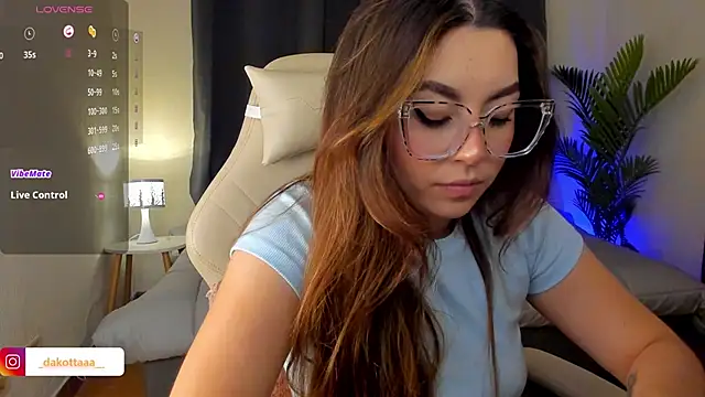 dakottaa  online show from 10-20-25, 11:38