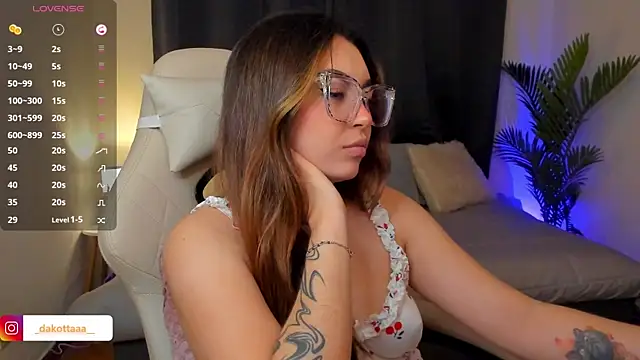 dakottaa  online show from 11-15-25, 11:21